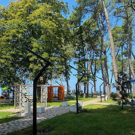 Guest House Kobuleti On Aghmashenebeli Eksteriør billede