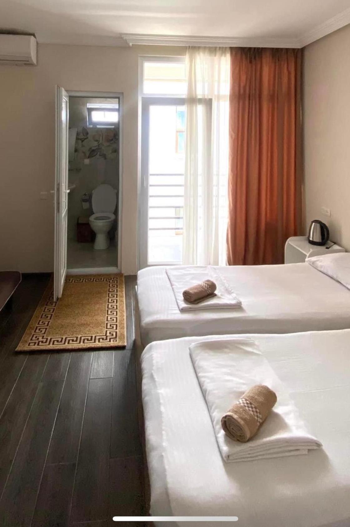 Guest House Kobuleti On Aghmashenebeli Eksteriør billede