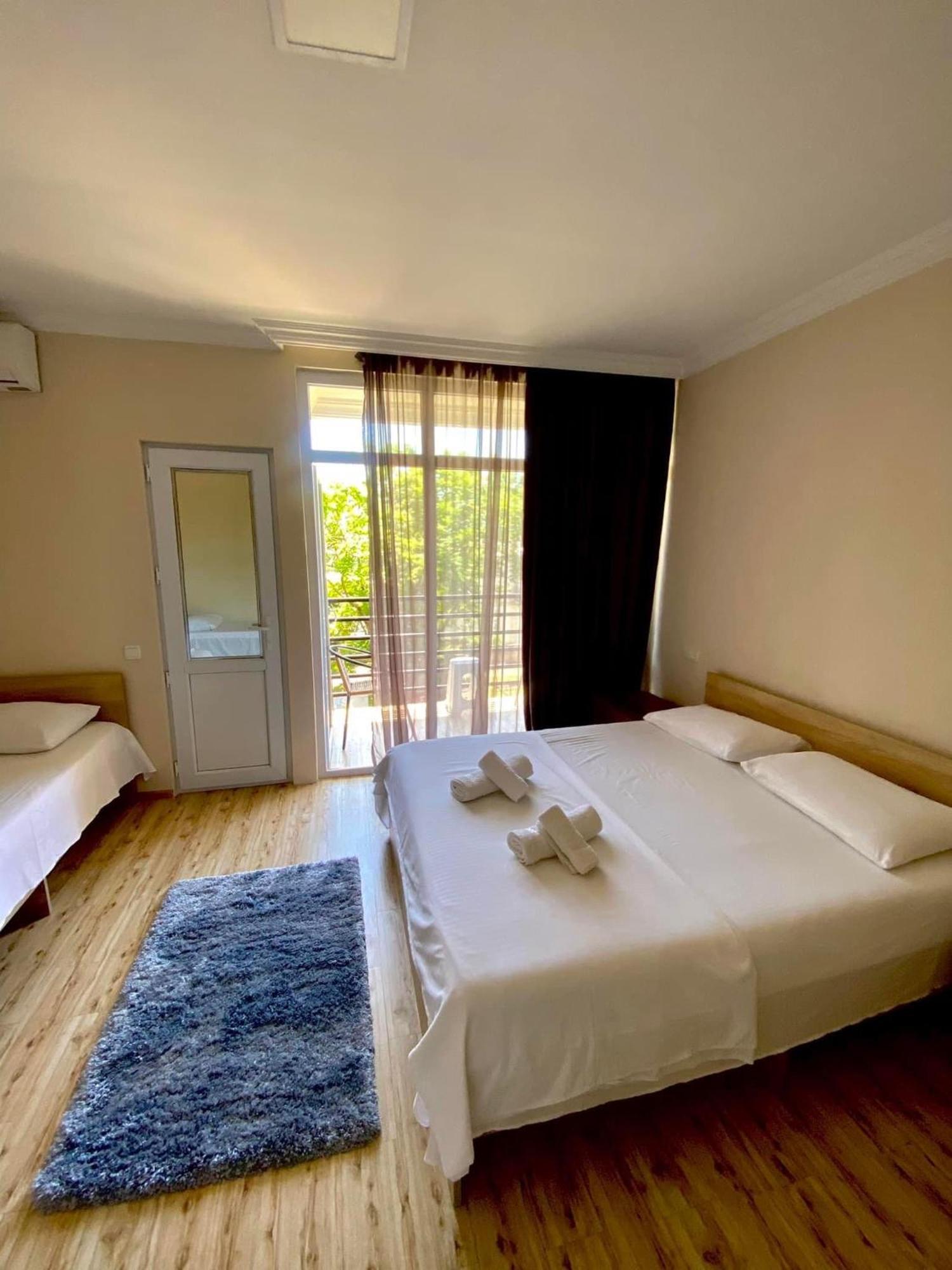 Guest House Kobuleti On Aghmashenebeli Eksteriør billede
