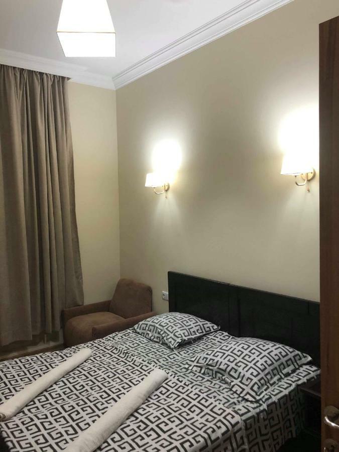 Guest House Kobuleti On Aghmashenebeli Eksteriør billede